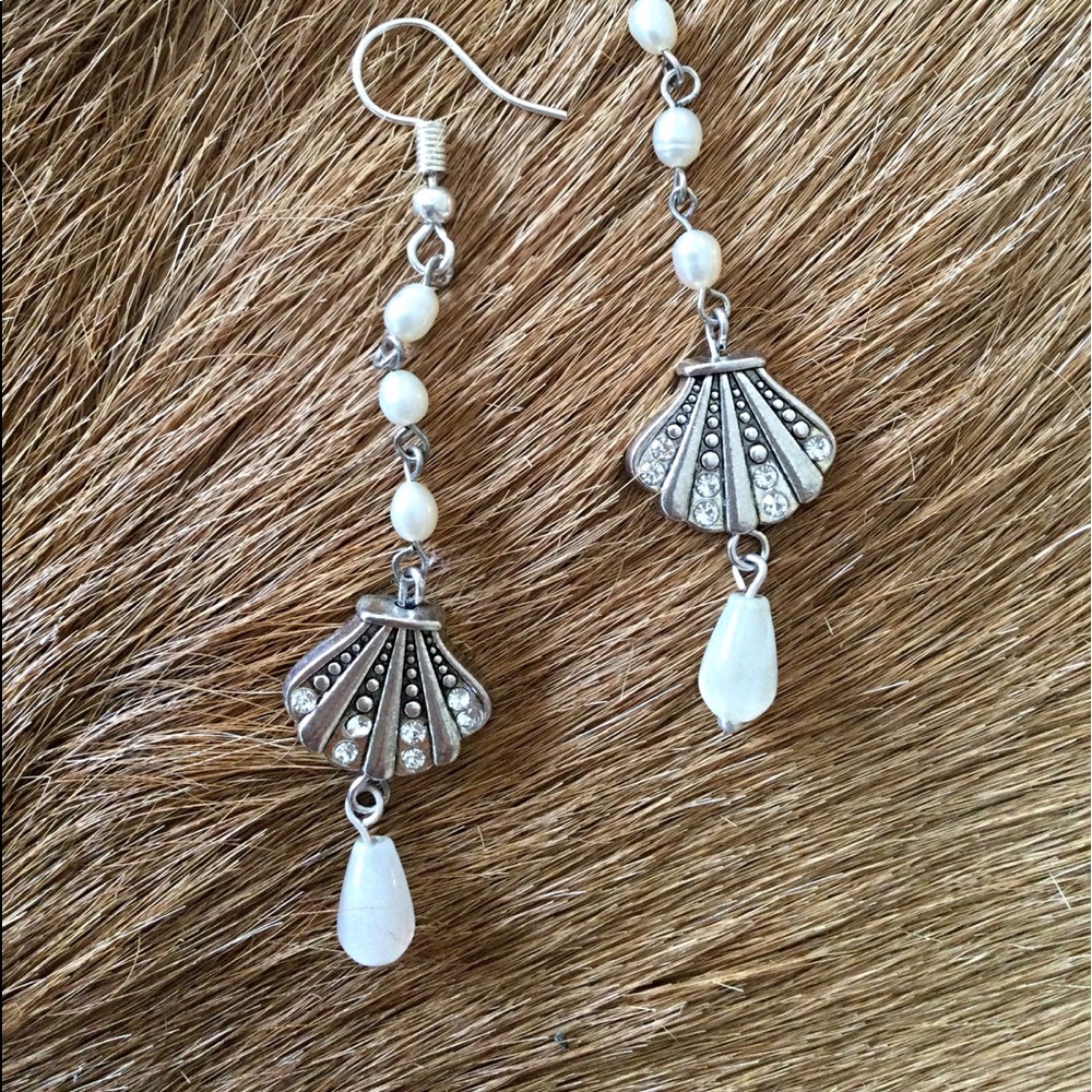 SALE💕Beach Earrings, Scallop Rhinestone Earrings - Picture 9 of 13